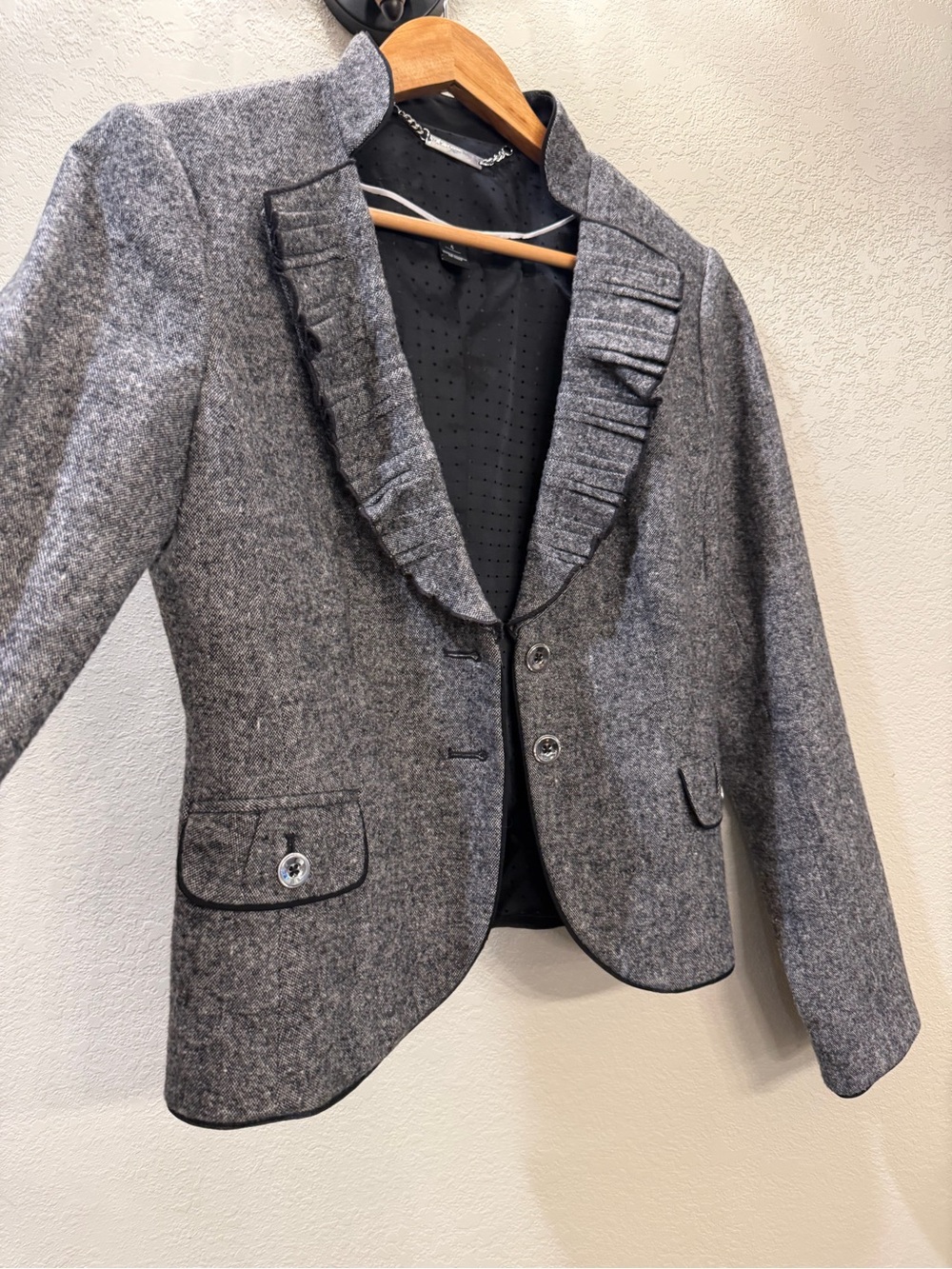 WHBM Gray wool Women's Ruffled Notch Lapel Blazer. Like new. Size 4.